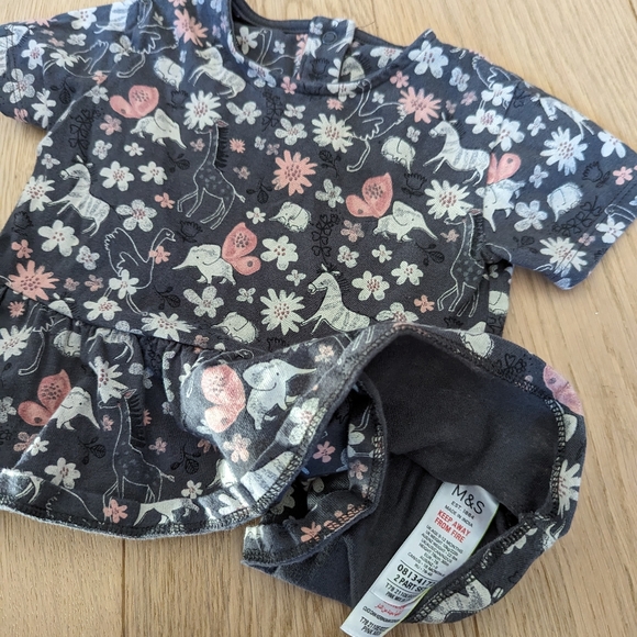 2/$10💚 Marks and Spenser Top - Picture 2 of 3